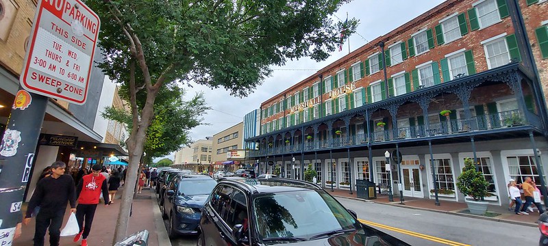 Sights and Scenes: Savannah's Broughton Street