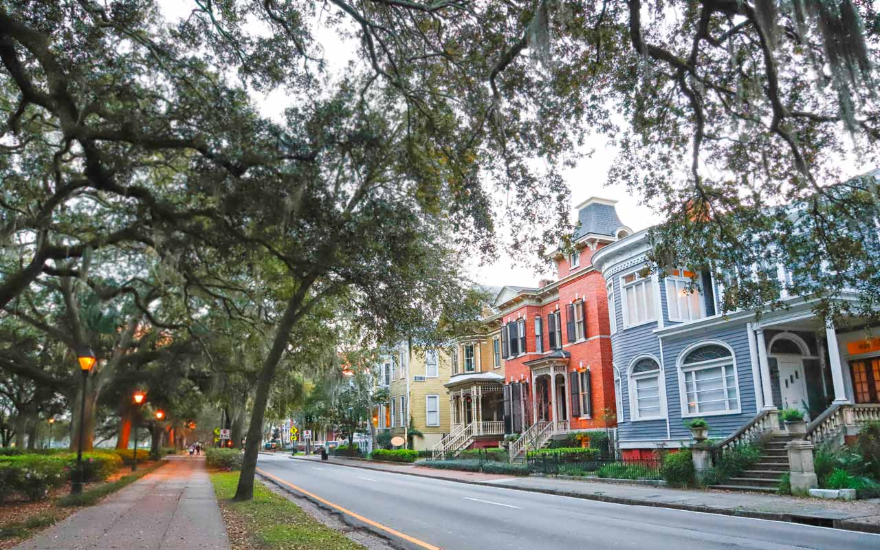 Savannah Travel Guide: Best Squares, Food & Beaches