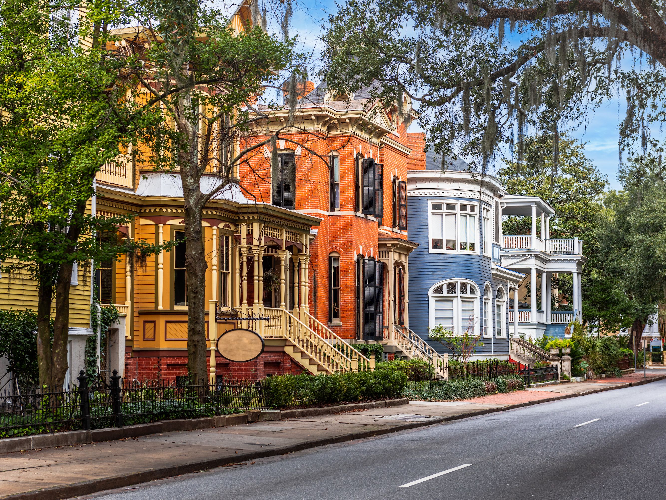 Savannah architecture styles: Federal, Greek Revival, Victorian & Regency.