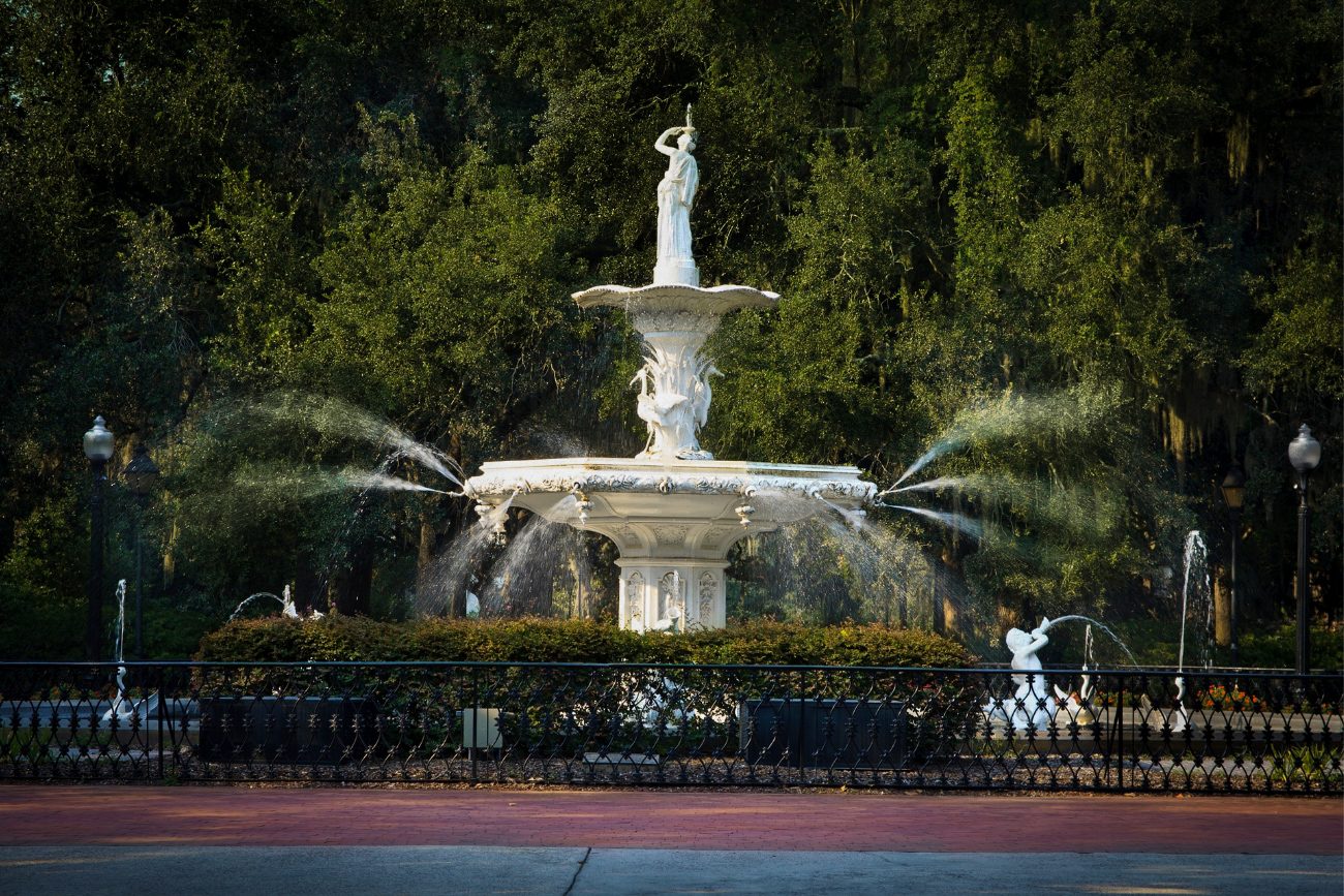 Plan Trip to Savannah: Best Historic Districts, Beaches & Weather