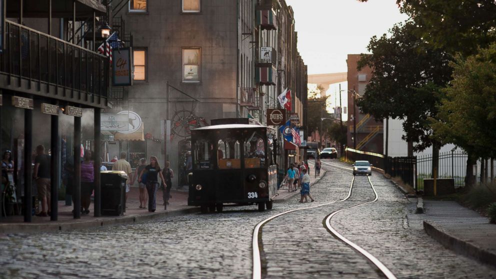 The Ultimate 2026 Savannah Travel guide: Best Things to Do, Hidden Beaches & Pet-Friendly Stays