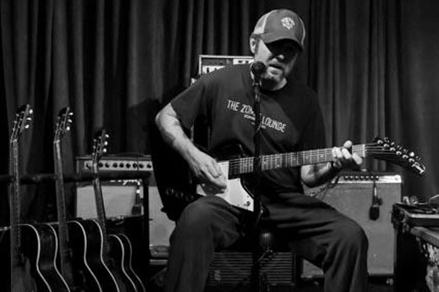 The Jinx 912 concert crowd