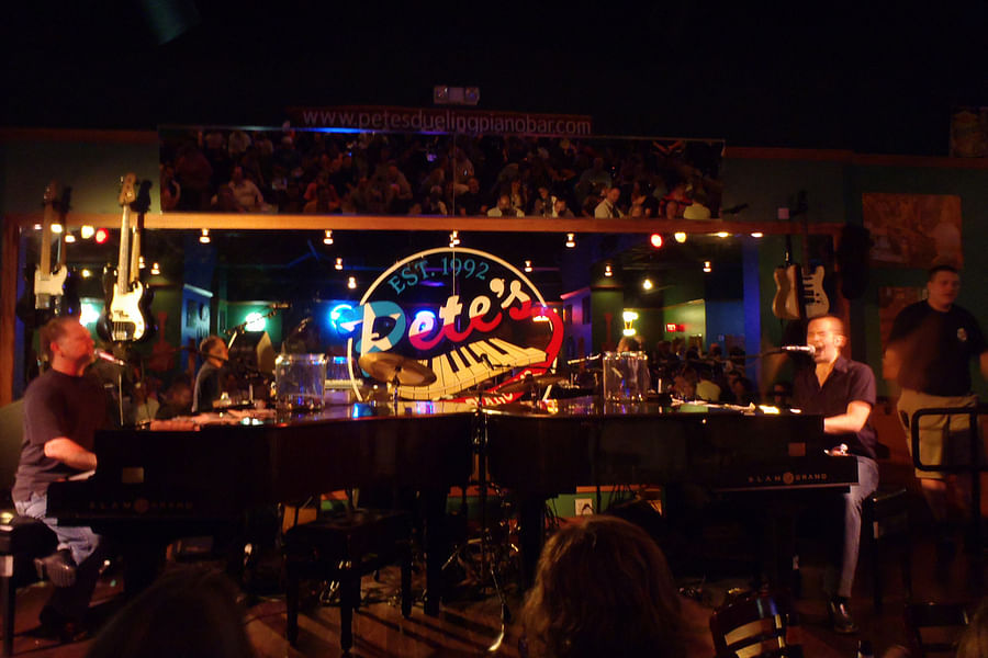 Savannah Smiles Dueling Pianos
