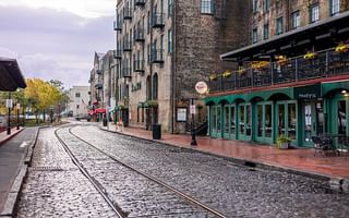 Mapping Out a Perfect Day in Savannah GA: From Forsyth Park to River Street East