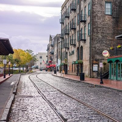 Mapping Out a Perfect Day in Savannah GA: From Forsyth Park to River Street East