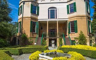 What is the experience of living in Savannah, GA like?